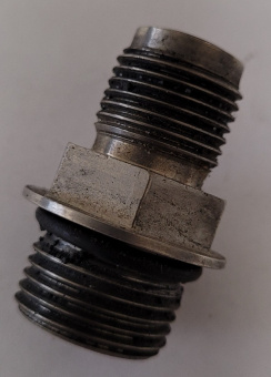 Parker 30-1082 9/16"-18 Pump Outlet × 3/8" HP Titanium Adapter
