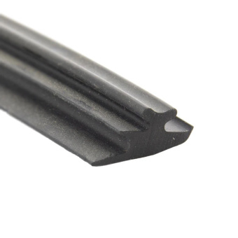 Vetus PR47324 - Metre Black Rubber Profile