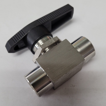 Parker 60-0064U 2-Way 1/4" FNPT Ball Valve, 316 Stainless Steel