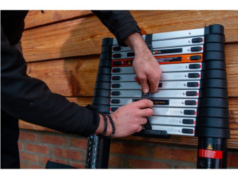 Batavia Professional Telescopic Ladder 3.81m