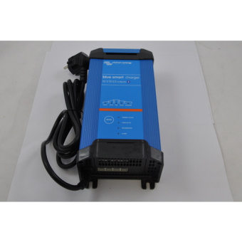 Victron Energy BPC121544002 - Blue Smart IP22 Charger 12V 15A 3 Outputs 230VAC CEE 7/7