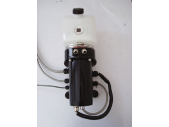 Ultraflex 42092W - Helm, Tilt Mount, Masterdrive UH32-T