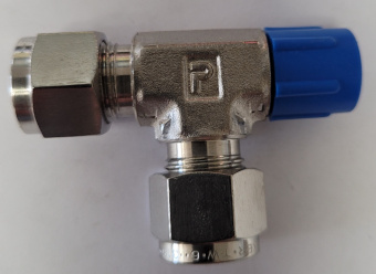 Parker 30-0072 1/4" MNPT × (2) 3/8" Tee 316 Stainless Steel